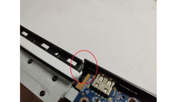 Нижня частина корпуса для ноутбука Dell Inspiron 15, 3521, 15.6", CN-064XVX, AP0SZ000400, Б/В. Зламане кріплення CD/DVD (фото), та решітка радіатора (фото). Є тріщина (фото). - 312569