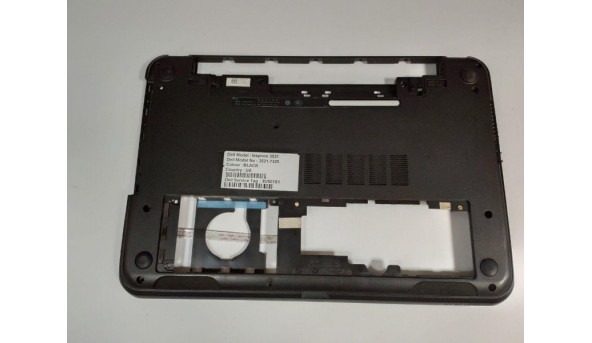 Нижня частина корпуса для ноутбука Dell Inspiron 15, 3521, 15.6", CN-064XVX, AP0SZ000400, Б/В. Зламане кріплення CD/DVD (фото), та решітка радіатора (фото). Є тріщина (фото).