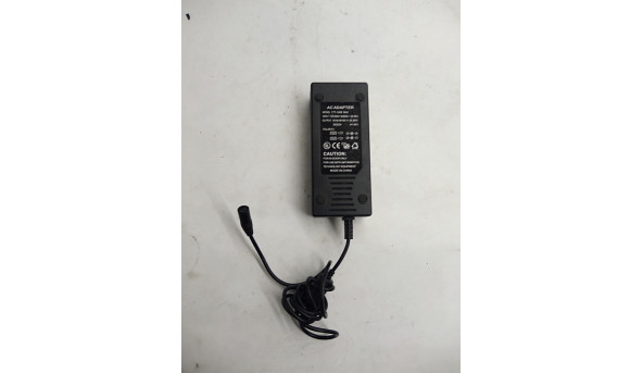 Продається універсальний зарядний пристрій, YTT-100W