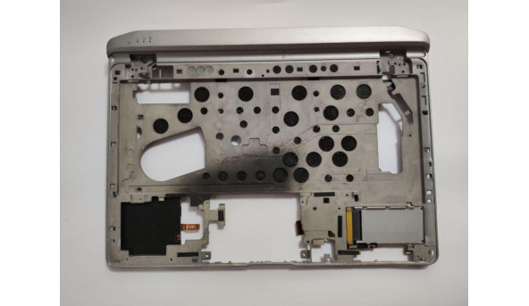 Середня частина корпуса для ноутбука Dell Latitude E6230, 12.5", CN-0C5W98, AM0LY000701, б/в. В хорошому стані, без пошкодженнь. Продається з кнопкою ввімкнення WIFI - 313104