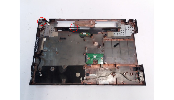 Нижня частина корпуса разом з USB, RJ-45, DVD-перехідник, роз'єм батареї, для ноутбука HP ProBook 4710S, 535752-001, Б/В, пошкоджено одне кріплення, трішина під батареєю (фото)