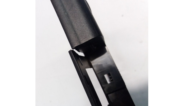 Нижня частина корпуса для ноутбука Samsung NP305E7A, BA75-03350A, Б/В. Всі кріплення цілі.Тріщина над батареєю (фото) - 313683