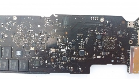 Материнська плата для ноутбука Apple MacBook A1466, 13", 21PJ7MB00C0, б/в. Неробоча, має маханічне пошкодження. Процесор: SR0N5, Intel Core i7-3667U - 313839
