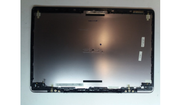 Кришка матриці для ноутбука ASUS UX330C, U330CA, U330CAK, DZA13NB0CW1AM010116101701A01, Б/В. Кріплення всі цілі. Погнутий правий верхній кут, подряпини, потертості. - 313890