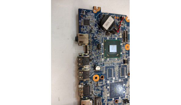 Материнская плата HP Pavilion g4-1000, g6-1000, g7-1000 DA0R13MB6E0 Rev:E Стан: Материнська плата тестована, стартує, не має підсвітки (перегнило 4 контакти фото) Без гарантіїї, на запчастини чи відновлення. - 313895