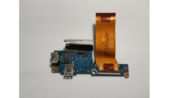 Додаткова плата, з роз'ємами USB та WLAN, для ноутбука Toshiba Portege Z830, б/в, є сліди залиття.
