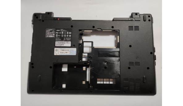Нижня частина корпуса для ноутбука Acer Aspire 7250, 17.3", 13N0-YQA0211, б/в. В хорошому стані, без пошкодженнь. Продається з перехідником для CD/DVD привода