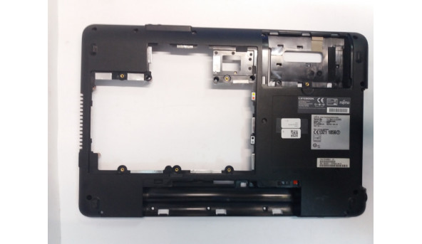 Нижня частина корпусу ноутбука FUJITSU AH530, CP489121-01, Б/В. Всі кріплення цілі, сколи біля правого USB (фото)