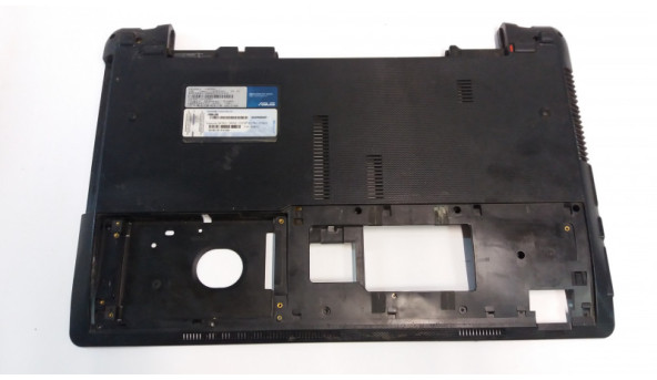 Нижня частина корпуса для ноутбука Asus X53S, 15.6", 13GN3C1AP031-1, Б/В. Має пошкоджене одне кріплення, та решітку радіатора, подряпини, потертості.