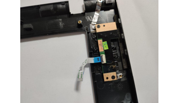 Верхня накладка на середню панель, для ноутбука Lenovo ThinkPad L520, 15.6", 04W0372, 3DGC8TALV00, Б/В. В хорошому стані. Продається з кнопкою включення та мультимедійними кнопками. - 314541