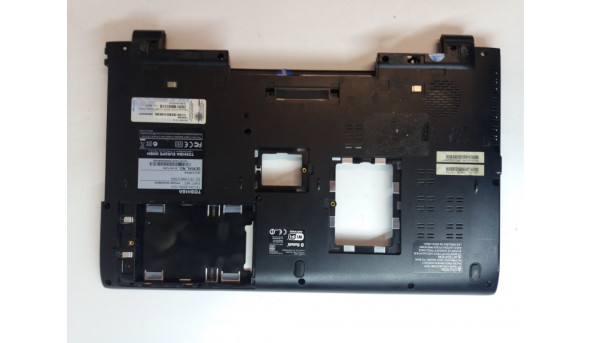 Нижня частина корпуса для ноутбука Toshiba Tecra R850, 15.6", GM9030840, GM903102981A, б/в. В хорошому стані, без пошкодженнь.