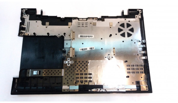 Нижня частина корпуса для ноутбука Toshiba Satellite L70, 13N0DQA0D01,H000081930, Б/В, Всі кріплення цілі, в хорошому стані.