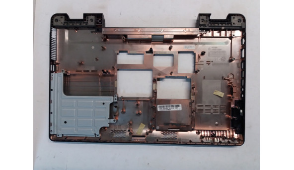 Нижня частина корпуса для ноутбука Asus X72D, K72D, K72DR, K72F, K72JK, A72JC, 13N0-JWA0201, 13GNZW1AP040, 17.3", Б/В, пошкоджена решітка радіатора (фото)