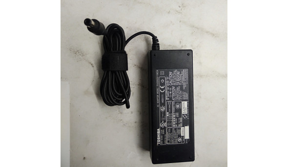 Зарядка  для ноутбука  Toshiba, 15V, 5A, 100-240V, 50-60Hz