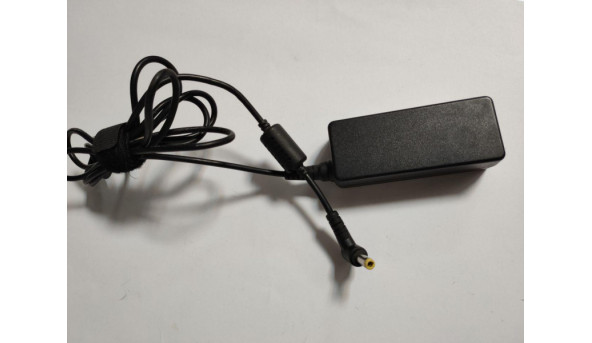 Зарядка, блок живлення для ноутбука Lenovo, Model: PA-1400-12, Input: 100-240V--1.0A, 50-60Hz, Output: 20.0V, 2.0A, 40W, Б/В