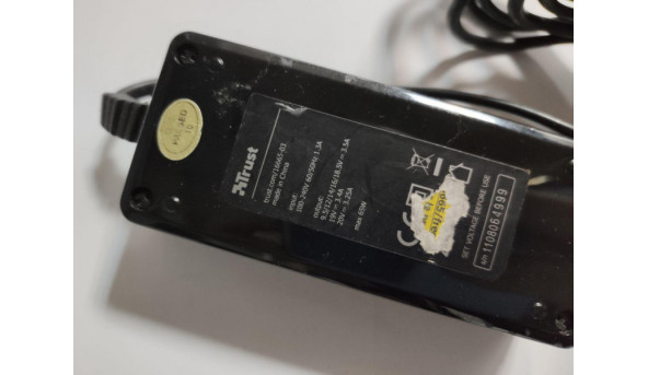 Універсальний блок живлення змінного струму Trust, Model: 16665-03, Input: 100-240V--1.3A, 60-50Hz, Output: 9.5V/12V/14V/16V/18.5 3.5A, 65W Max, 19V-3.4A, 20V-3.25A, Б/В - 315730