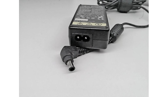 Зарядка для ноутбука Fujitsu AC Adapter CA01007-0700, 40W, 16.0 V, 2.5A, Оригінал, Б/В - 315817