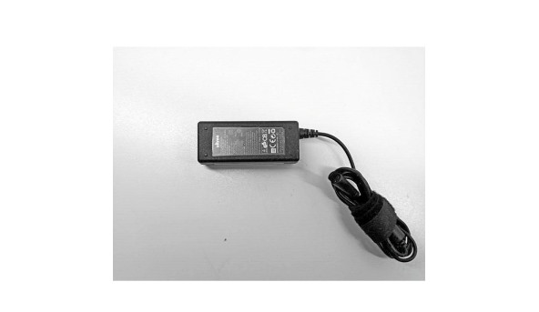 Зарядка для ноутбука Ultron UNA-40, 40W, 19.0V, 2.10A, Б/В