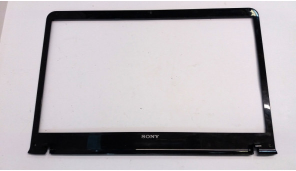 Рамка корпуса для ноутбука Sony Vaio SVE171, 60.4mr04.001, Б/В. Трішина на лівому кріплені, відремонтовані заглушки завіс, подряпини,потертості.