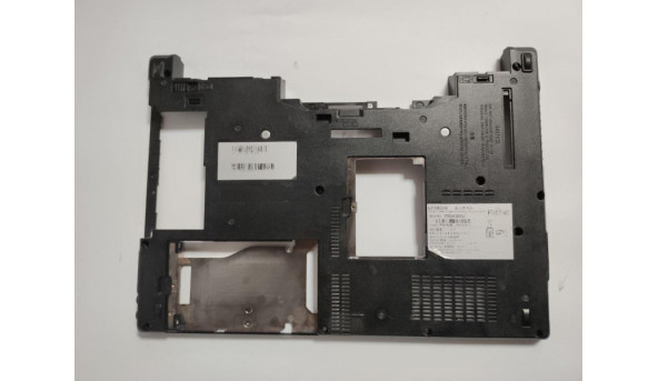 Нижня частина корпуса для ноутбука Fujitsu Lifebook E734, 13.3", б/в. В хорошому стані, без пошкодженнь.