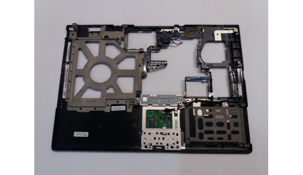 Середня частина корпуса для ноутбука Dell Latitude D630, D620, 14.1", CN-0UT313, Б/В Всі кріплення цілі. Без пошкоджень - 316691