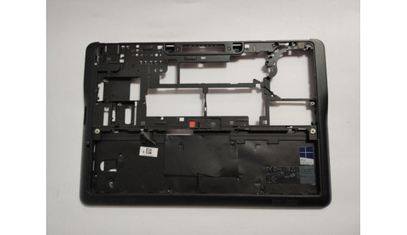 Нижня частина корпуса для ноутбука Dell Latitude E7240, 12.5", AM0VM000101, CN-0YKG9J, б/в. В хорошому стані, без пошкодженнь.
