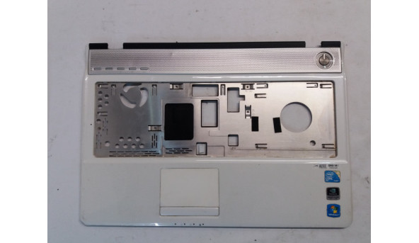 Середня частина корпуса для ноутбука Asus X64V, N61VN, 16", 13N0-FMA0I01, Б/В, Всі кріплення цілі, вм'ятина на куті (фото).