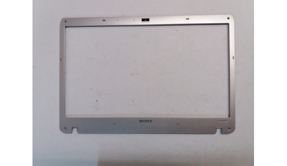 Рамка матриці корпуса для ноутбука Sony Vaio PCG-81212M, 012-010A-2643, Б/В. Кріплення всі цілі, подряпини, потертості.