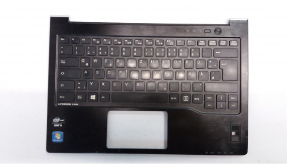Середня частина корпуса для ноутбука Fujitsu Lifebook U772, CP618768-01,14.0", б/в. Два кріплення мають пошкодження, продається з робочою клавіатурою.