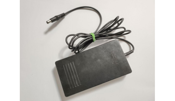 Зарядка, блок живлення для ноутбука Toshiba, Model: PA3048U-1ACA, Input: 100-240V--1.5A, 50-60Hz, Output: 15V- 4A, 60W, Б/В