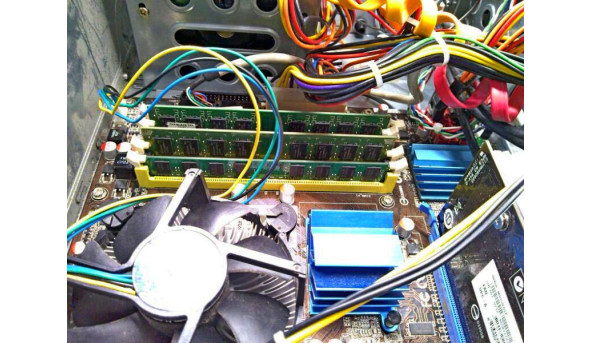 Системний блок Fujitsu-Siemens  Amilo Desktop PI3620, Intel Xeon L5335 - 4-ядерний процесор 2000 MHz, HDD 700Gb, DDR 2 6GB, AMD Radeon HD 6450 64-bit GDDR3, Delta Electronics DPS-280GB A, Б/В