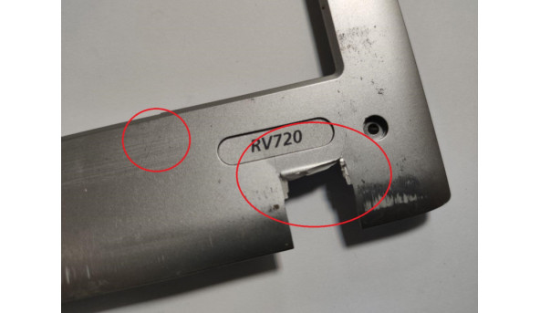 Рамка матриці для ноутбука для ноутбука Samsung RV720, NP-RV720, 17.3", BA75-03077A, б/в.  Є потертості, відсутня права заглушка та є тріщина (фото)