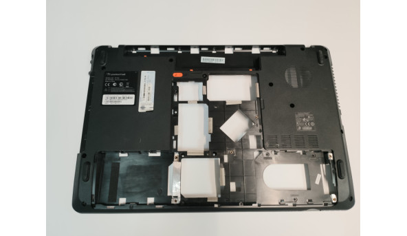 Нижня частина корпуса для ноутбука Packard Bell Easynote LS11HR, P7YS0, 17.3, AP0HQ000600, Б\В. В хорошому стані, без пошкоджень.