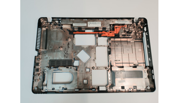 Нижня частина корпуса для ноутбука Packard Bell Easynote LS11HR, P7YS0, 17.3, AP0HQ000600, Б\В. В хорошому стані, без пошкоджень. - 319243