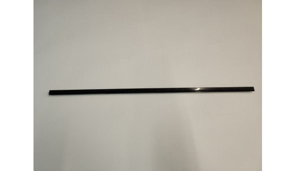 Накладка на середню панель, для ноутбука Toshiba Satellite L670-11M, 17.3 Б/В. Є зламане одне кріплення.