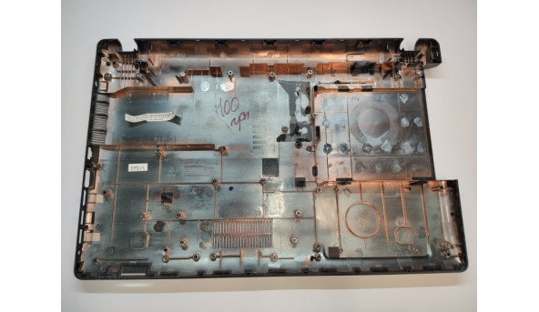 Нижня частина корпуса для ноутбука Asus R512C, 15.6", 13NB034XP04X16, Б/В. Є зламані кріплення (фото). В кутику є маленька тріщина. - 319282