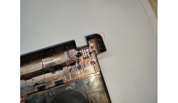 Нижня частина корпуса для ноутбука Asus R512C, 15.6", 13NB034XP04X16, Б/В. Є зламані кріплення (фото). В кутику є маленька тріщина. - 319282