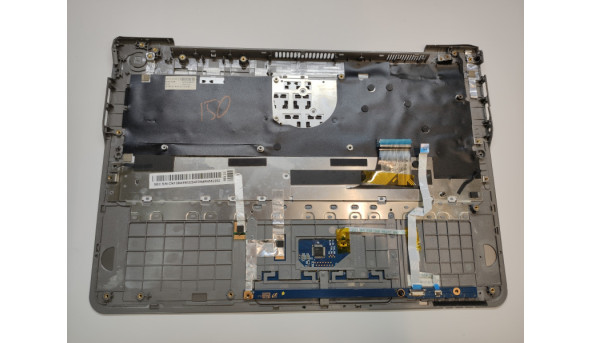 Середня чаcтина корпуса для ноутбука Samsung 540u, 13.3", BA81-18168A, Б/В. Є пошкодження декількох роз'ємів (фото), продається з не робочою клавіатурою.
