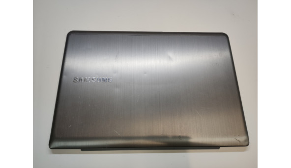 Кришка матриці для ноутбука Samsung 540u, 13.3", BA75-04234A, Б/В. В хорошому стані, без пошкоджень. Є подряпини.