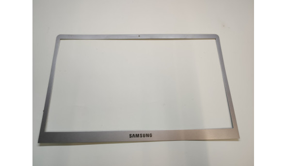 Рамка матриці для ноутбука Samsung NP900X3D, 13.3", Б/В. В хорошому стані, без пошкоджень.