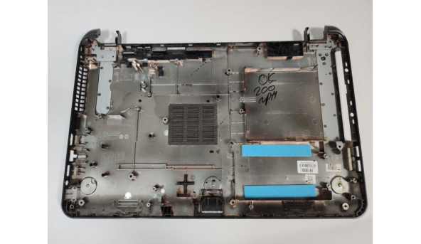 Нижня частина корпуса для ноутбука HP Compaq 15-r, 15-r067no, 15.6", 749643-001, AP14D000400, Б/В. Є тріщина (фото). Трішки залита невідомою рідиною ( на роботу не впливатиме).