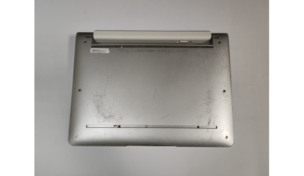 Нижня частина корпуса для ноутбука Acer Iconia W510, 10.1", Б/В. Має невелику деформацію, продається разом з клавіатурою, робоча. біля тачпаду є незначне пошкодження.
