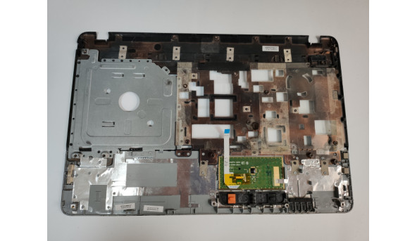 Середня чаcтина корпуса для ноутбука Packard Bell Easynote TE11H C-B822G, Q5WTC, 15.6", AP0PI000300, Б/В. Зламані верхні кріплення (фото), та є потерта лицьова частина. - 319381