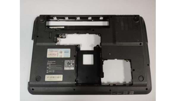 Нижня частина корпуса для ноутбука Packard Bell Easynote TJ65, MS2273, 15.6", WIS604FM0800, Б/В. В хорошому стані, є незначне пошкодження біля кріплення HDD (фото).