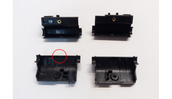 Заглушки завіс для Sony Vaio PCG-8112p, Б/В. Пошкоджено одне кріплення (фото)