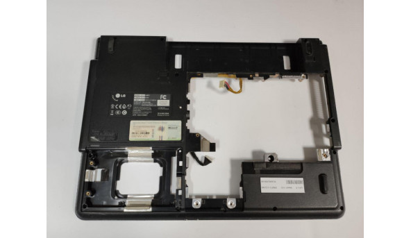 Нижня частина корпуса для ноутбука LG LGE51, E510, 15.4", 3KPL3BC0000, Б/В. В хорошому стані, без пошкоджень. Продається з додатковою платою та живленням (фото).