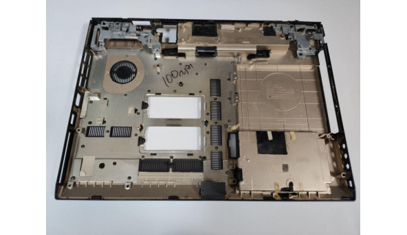 Нижня частина корпуса для ноутбука LG LGR50, R500, 15.4", MBN36568801, Б/В. Є незначна тріщинка на решітці радіатора. - 319624