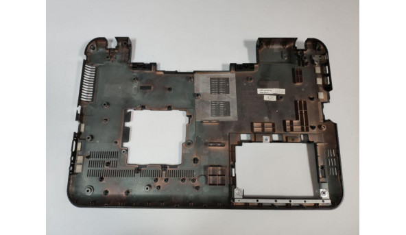 Нижня частина корпуса для ноутбука Samsung X520, NP-X520, 15.6", BA75-02299A, BA81-07572A, Б/В. Є незначне пошкодження на решітці радіатора (фото), та зламана частина корпуса (фото). - 319661