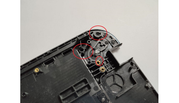 Середня частина корпуса для ноутбука Samsung X520, NP-X520, 15.6", BA81-07571A, Б/В. Зламані три кріплення (фото).