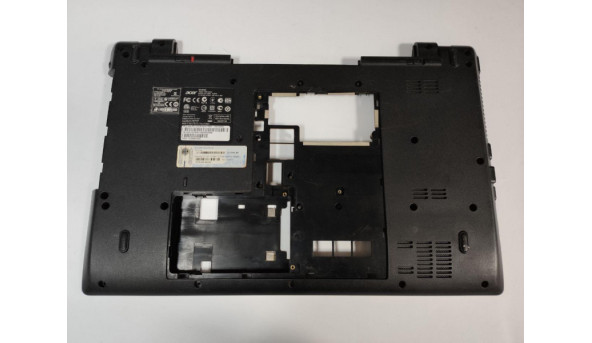 Нижня частина корпуса для ноутбука Acer Aspire 7250, AAB70, 17.3", 13N0-YQA0211, Б/В. Зламане одне кріплення (фото).
